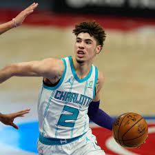LaMelo Ball perdió el tiempo para cambiar el dorsal